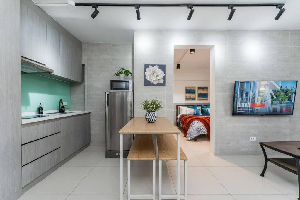 Airport Express Hostel E-527, 2 Minutes To Airport,Fast Wifi, Free Netflix マクタン エクステリア 写真